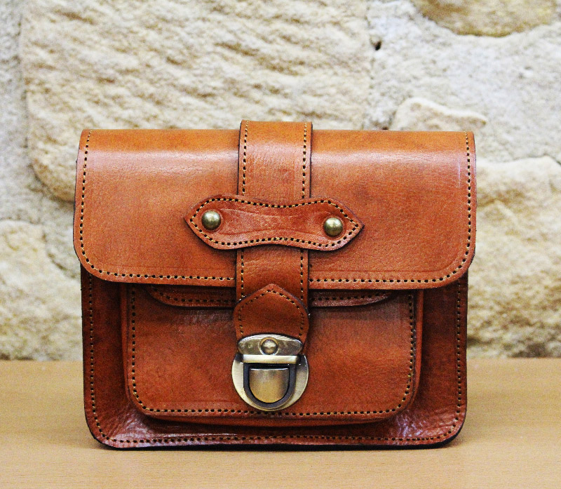Lire la suite à propos de l’article Nettoyer un sac en cuir : méthode, astuces et erreurs à éviter