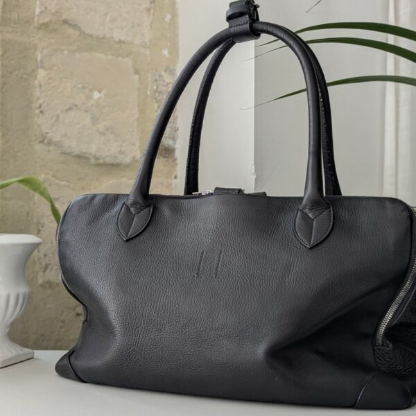 Sac en cuir rénové avec les conseils présentés dans l'article
