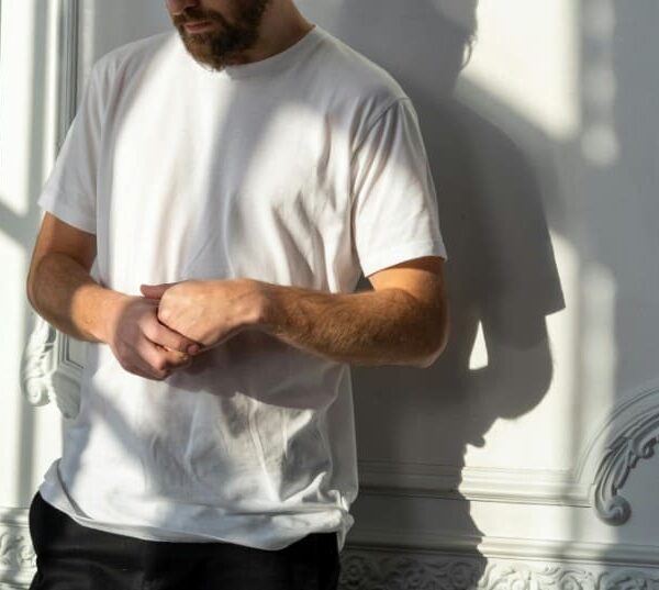 Sauvez ce t-shirt blanc taché en 30 min